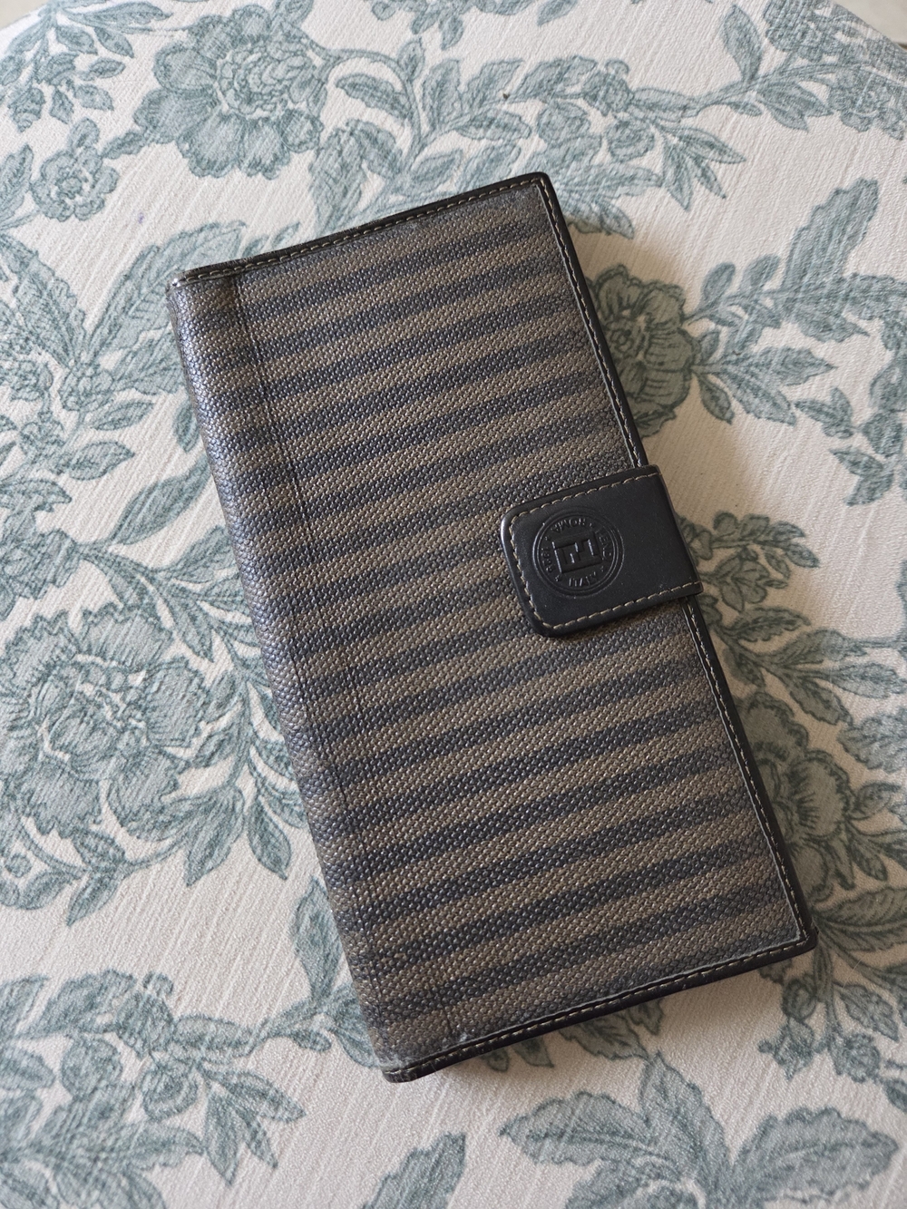 ✨️Vintage Fendi Pequin Long Wallet